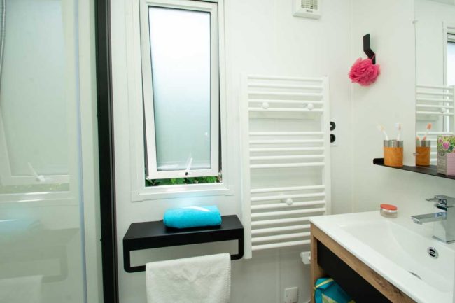 Oasis Village – Bungalow Luxe Confort 6-8 | Salle de bain